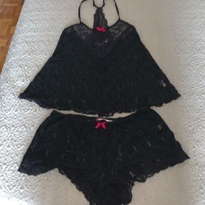 La vie en Rose set floral lingerie in black barely worn